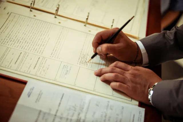Signing contract. Chimney Sweep Service Agreement: What to Include
